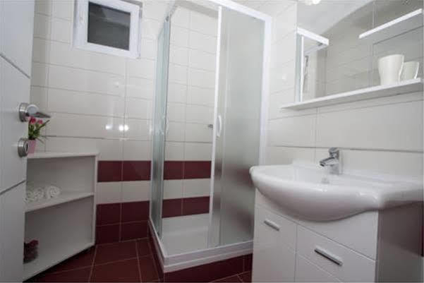 Guest House Burin Млини Екстериор снимка